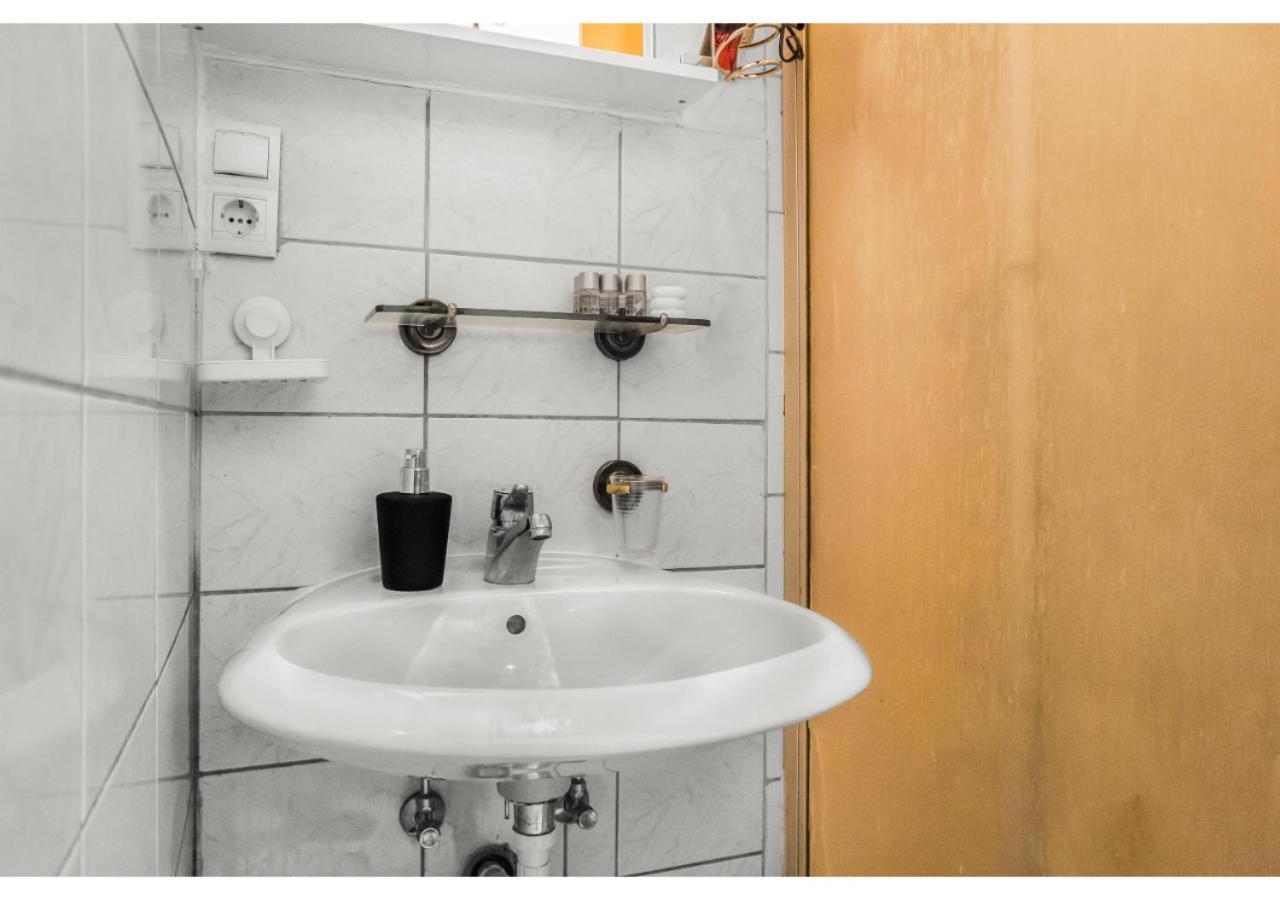 Welcoming 2Br Apt. Near Danube & Millenium Tower ウィーン エクステリア 写真